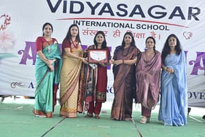 मां के त्याग और प्रेम को समर्पित रहा विद्यासागर इंटरनेशनल स्कूल, घरौंडा स्कूल का मदर्स डे कार्यक्रम