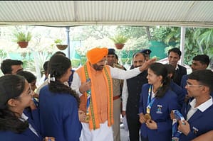 विश्व योगासन चैंपियनशिप के विजेता खिलाड़ियों ने मुख्यमंत्री नायब सिंह सैनी से की मुलाकात