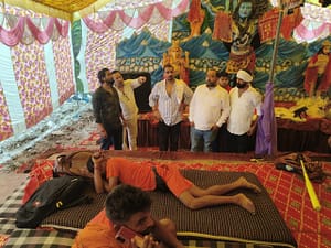बाबा महाकाल सेवादल के दूसरे कांवड़ सेवा शिविर में कांवड़ियों की सेवा के व्यापक प्रबंध